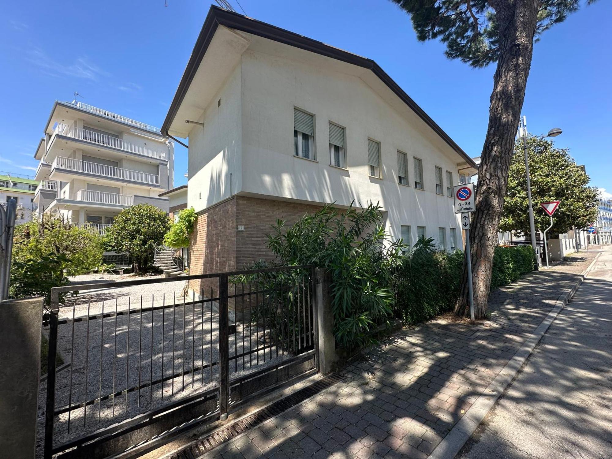 Casa Francesca - Agenzia Cocal Apartment Каорле Екстериор снимка